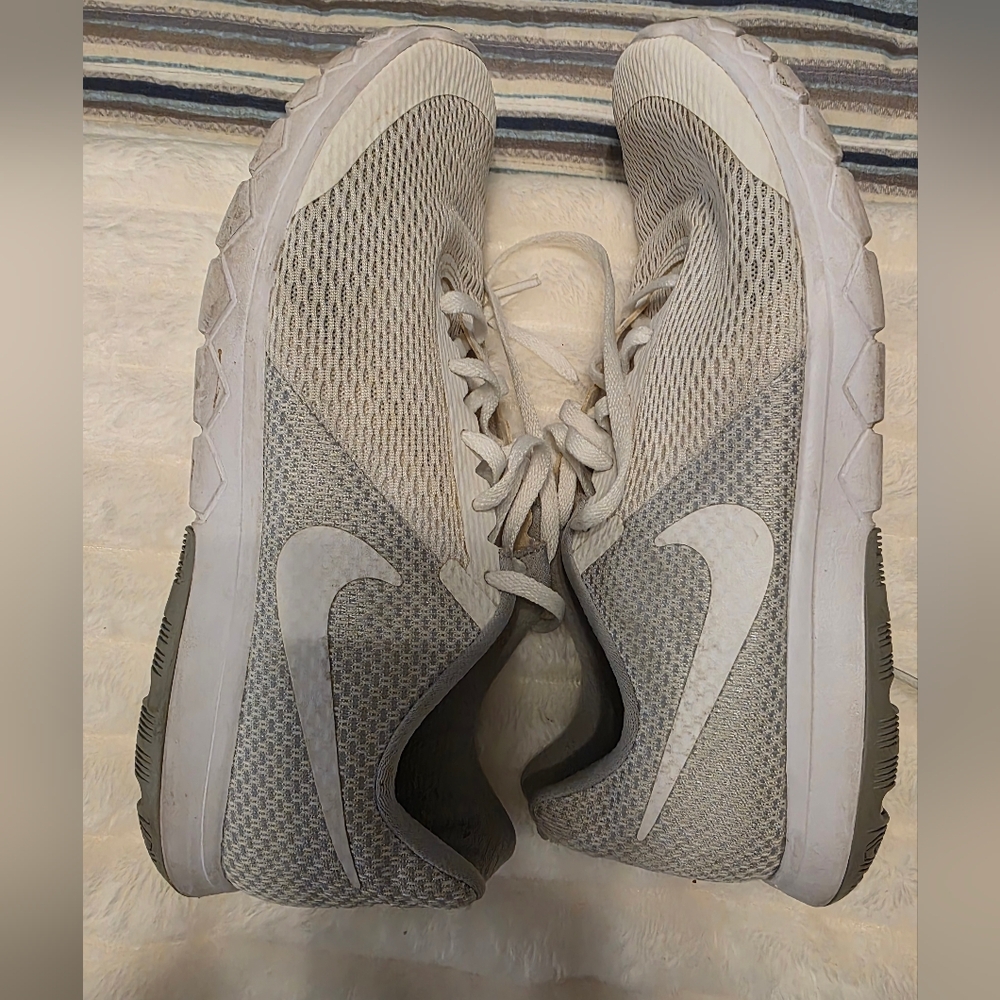 Nike Women's FLEX Experience Run Sneakers - Picture 4 of 11